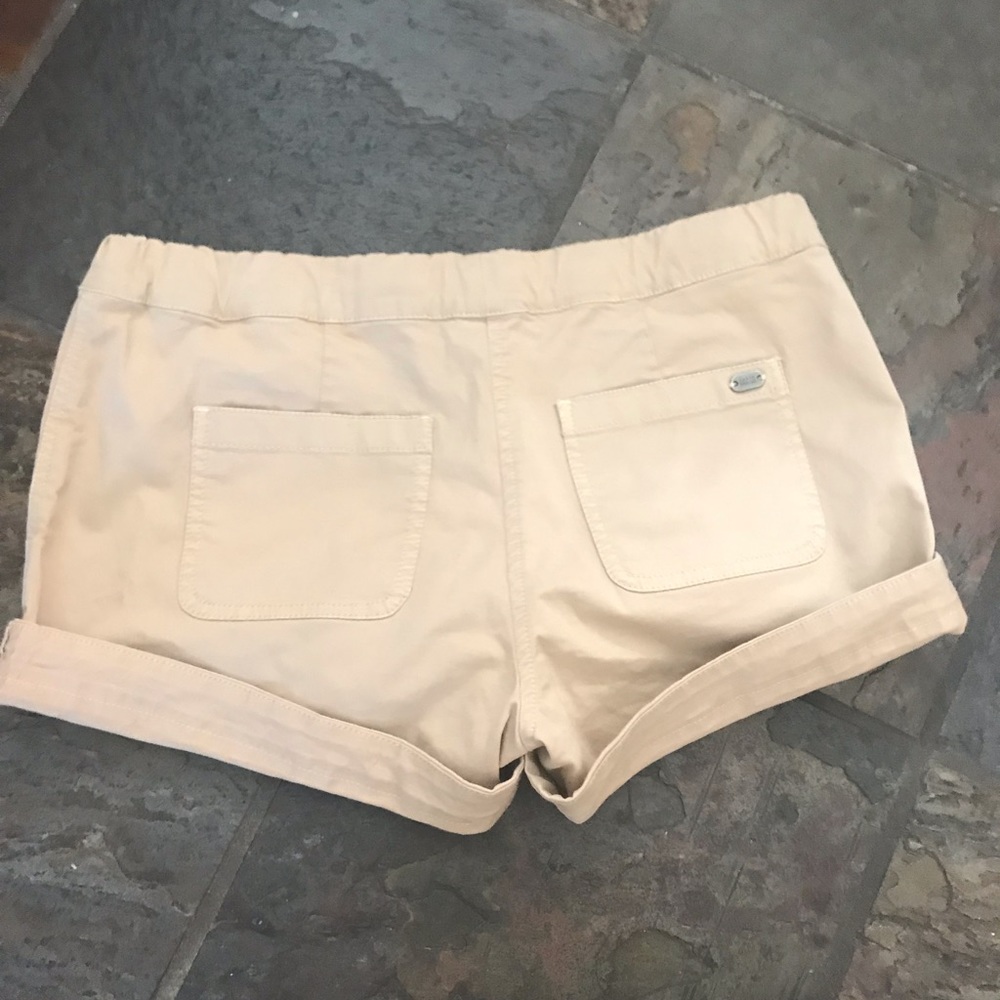 NWOT Carve Designs khaki shorts
